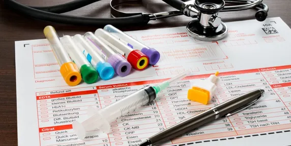 Saiba quais doenças podem ser detectadas em exames de sangue, fezes e urina