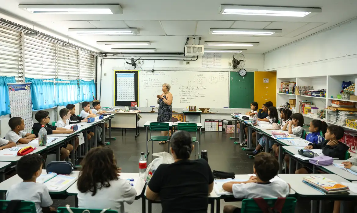 Quer garantir sua vaga na rede pública de ensino? Veja 9 fatos sobre o Enem dos Professores 2025 - Imagem
