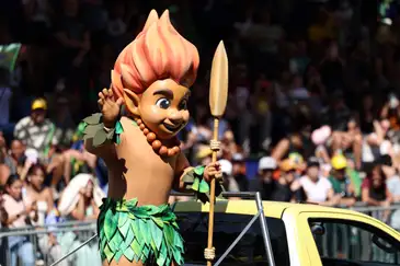 Brasileiros celebram soberania; Curupira e Zé Gotinha desfilaram