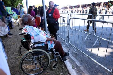 Brasileiros celebram soberania; Curupira e Zé Gotinha desfilaram