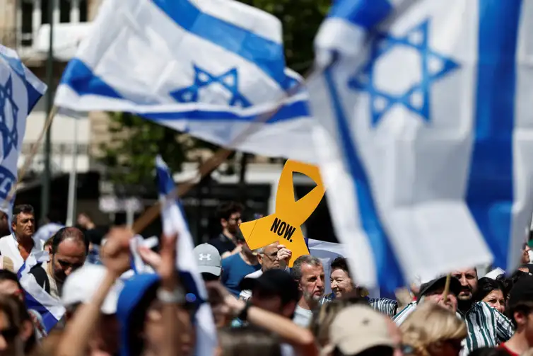 Atos contra ataque dos EUA, pró-Irã e pró-Israel tomam ruas no mundo