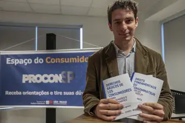 Procon lança cartilha sobre direitos do consumidor para refugiados