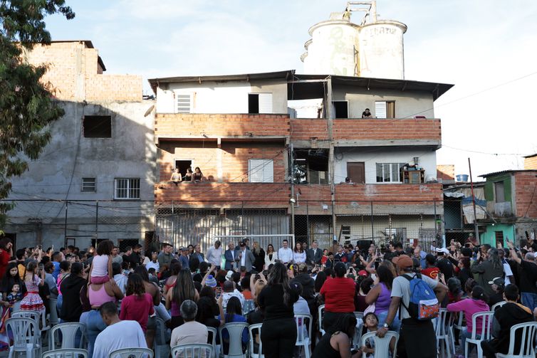 Na Favela do Moinho, Lula assina acordo habitacional para moradores