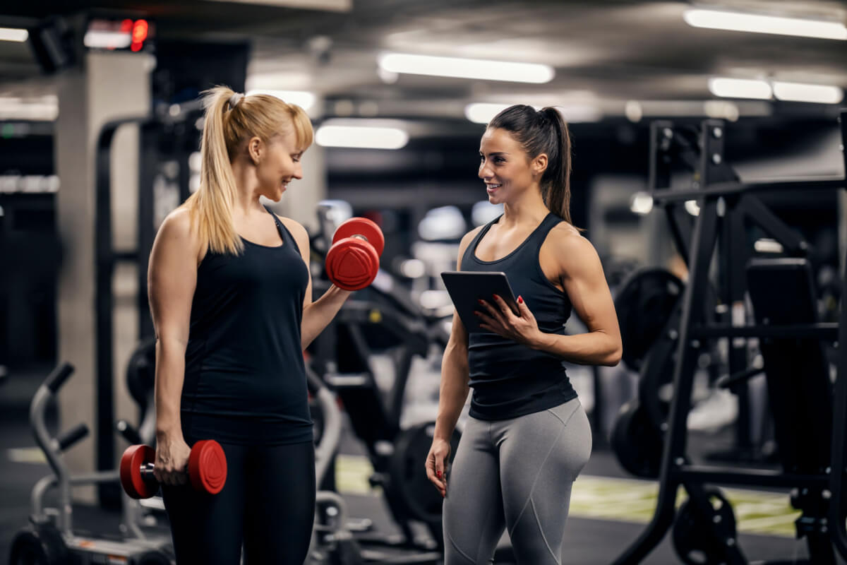 6 dicas para mulheres iniciantes no treino de força e na musculação
