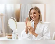 Cabelo na menopausa: veja como o período afeta a saúde dos fios