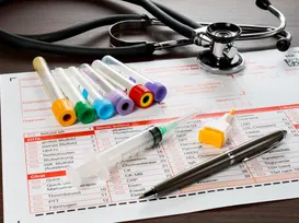 Saiba quais doenças podem ser detectadas em exames de sangue, fezes e urina - Imagem