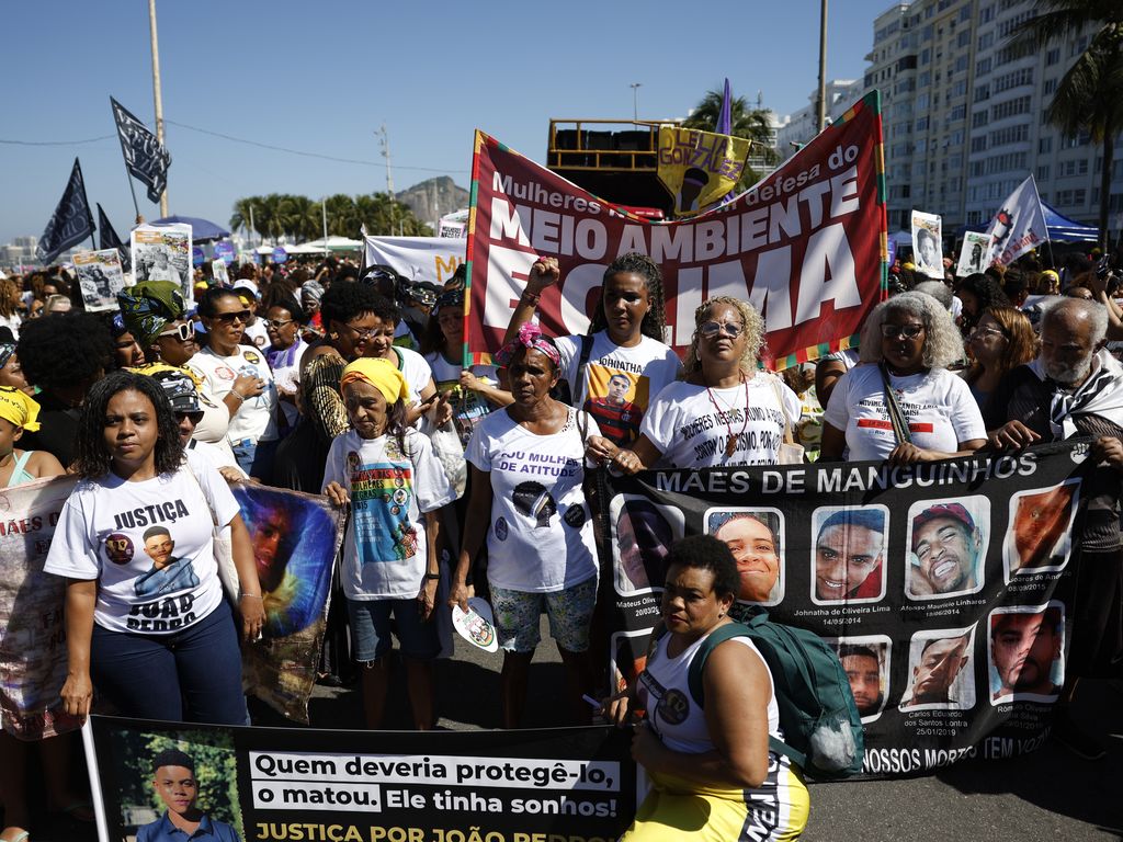 Mulheres negras reivindicam justiça e bem-viver em marcha no Rio