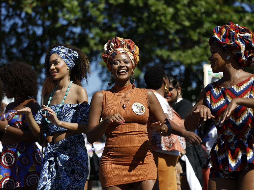 Mulheres negras reivindicam justiça e bem-viver em marcha no Rio