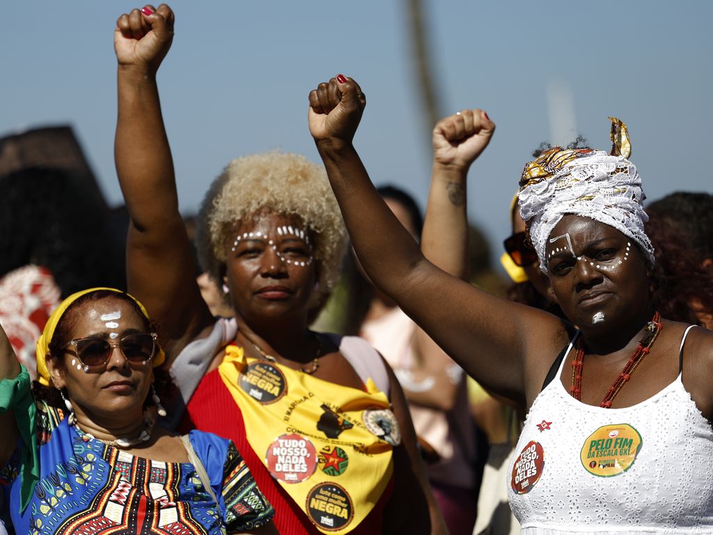 Mulheres negras reivindicam justiça e bem-viver em marcha no Rio
