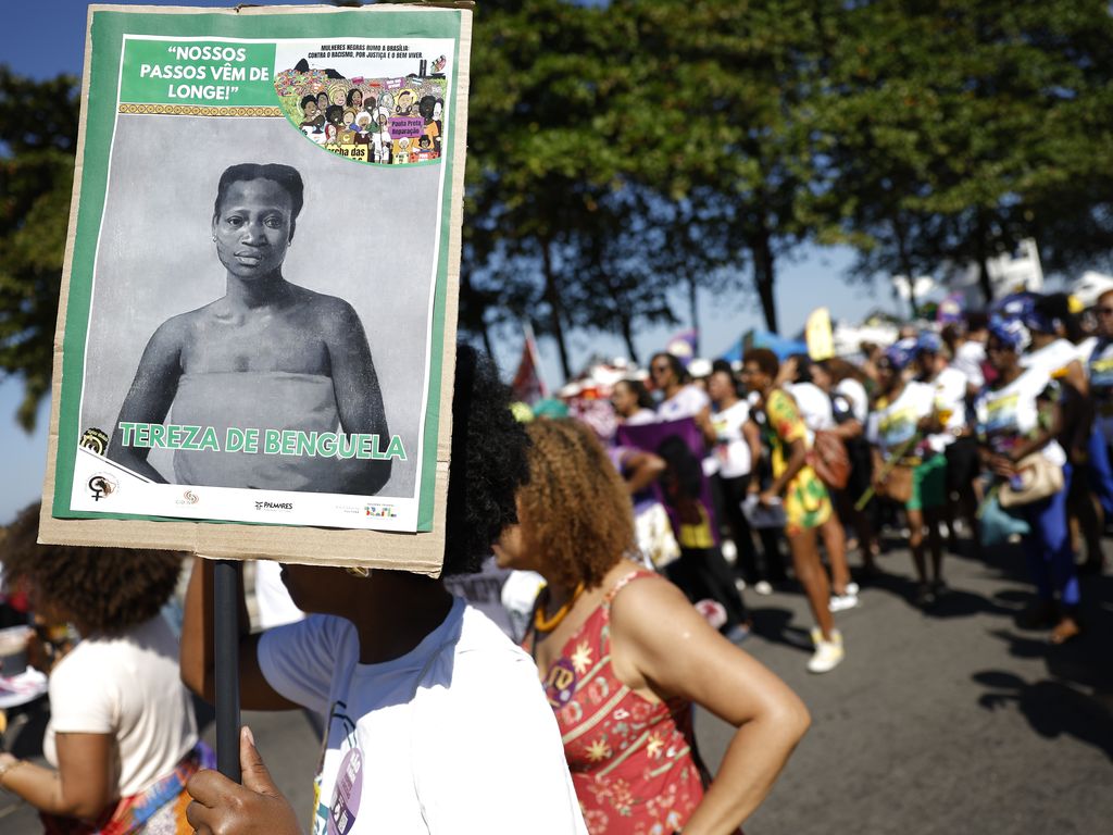 Mulheres negras reivindicam justiça e bem-viver em marcha no Rio
