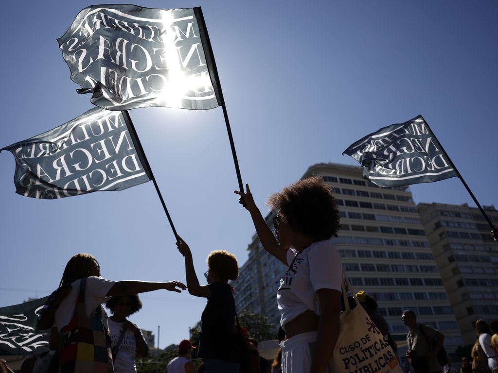 Mulheres negras reivindicam justiça e bem-viver em marcha no Rio