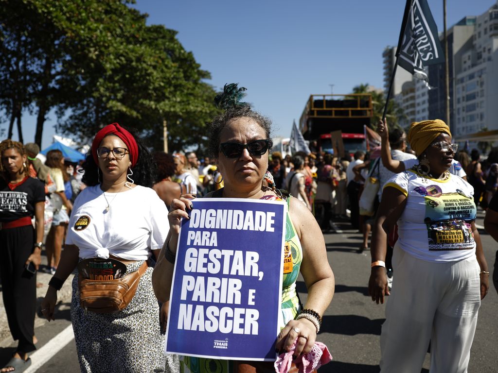 Mulheres negras reivindicam justiça e bem-viver em marcha no Rio