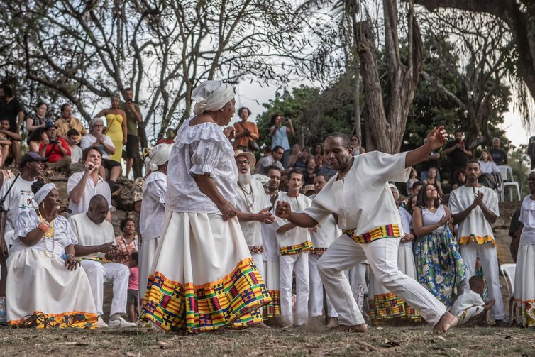 Encontro de Jongueiros transforma Praça Tiradentes em quilombo no Rio